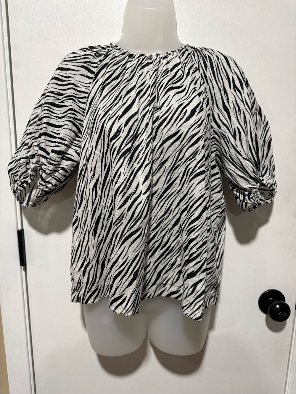 Who What Wear Black and White Zebra-Print Puff Sleeve Blouse-1457